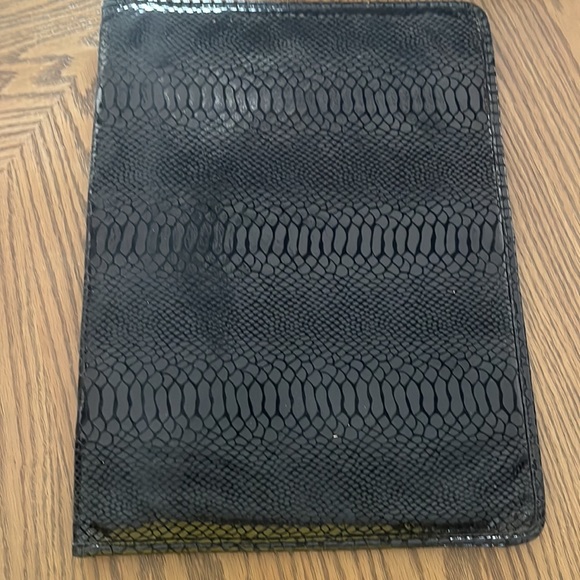 NWOT BEAUTIFUL PYTHON MICHAEL KORS CLUTCH - Picture 4 of 4